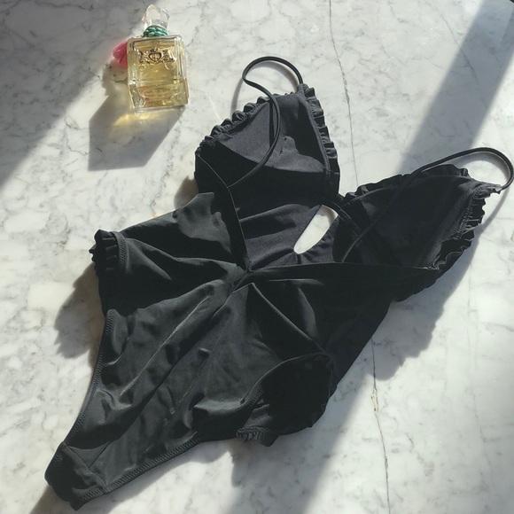 Black one piece SOLD - Picture 4 of 8